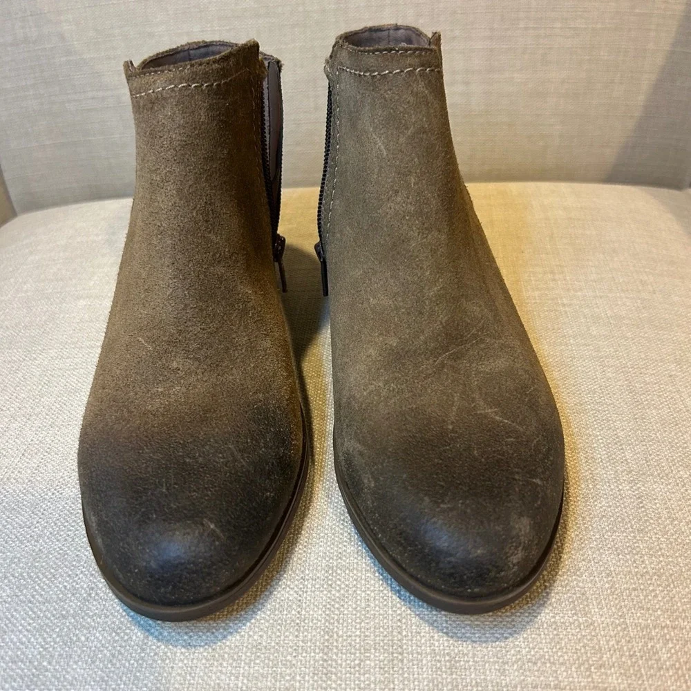 Rockport Cobb Hill Women 7.5 Brown Suede Perforated Ankle Boots